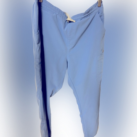 Figs Scrub Top and Bottom in color Ceil. - Picture 3 of 3